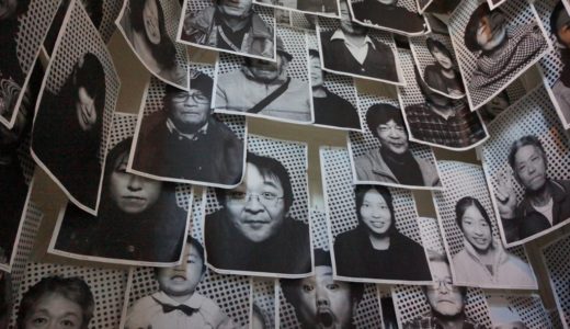 天井から自分の顔を写した巨大ポスターが降ってくる！ワタリウム美術館『JR展 世界はアートで変わっていく』に行ってきました