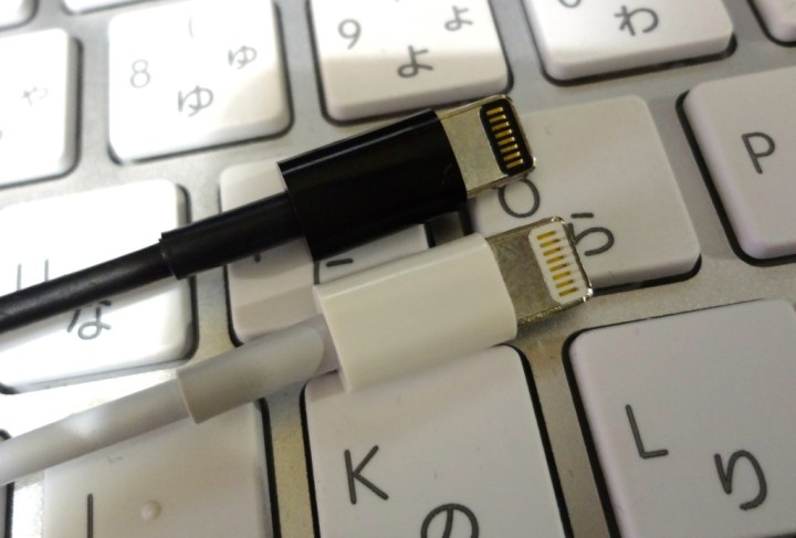 lightning-cable-black-1DSC01723