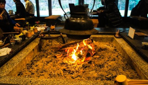 【播磨屋本店 生野総本店】茅葺き屋根の母屋には古き良き日本の風景が広がる！囲炉裏やかまどで燃える薪がはぜる音が何だか懐かしい！