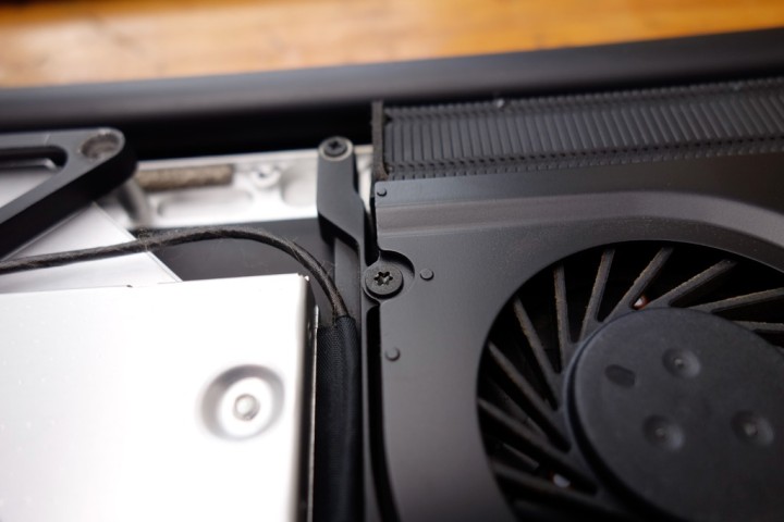 mac-book-pro-fan-cleaning-RX100-_DSC8787