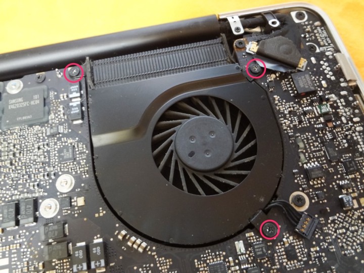 macbookpro-early2011-logic-board-malfunction-oven-heating-1DSC03884