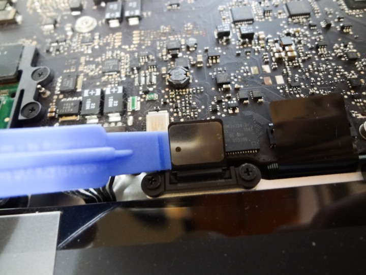 macbookpro-early2011-logic-board-malfunction-oven-heating-1DSC03904