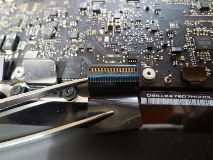 macbookpro-early2011-logic-board-malfunction-oven-heating-1DSC03905