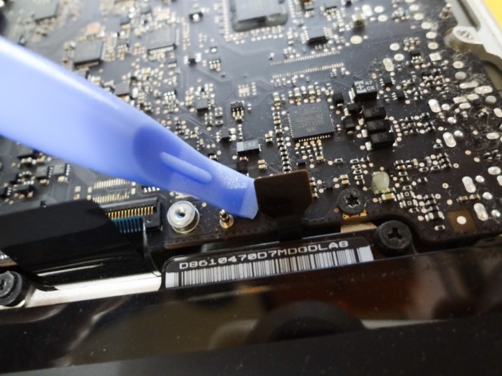 macbookpro-early2011-logic-board-malfunction-oven-heating-1DSC03907