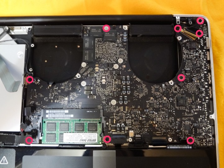 macbookpro-early2011-logic-board-malfunction-oven-heating-1DSC03914