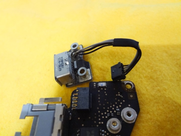 macbookpro-early2011-logic-board-malfunction-oven-heating-1DSC03924