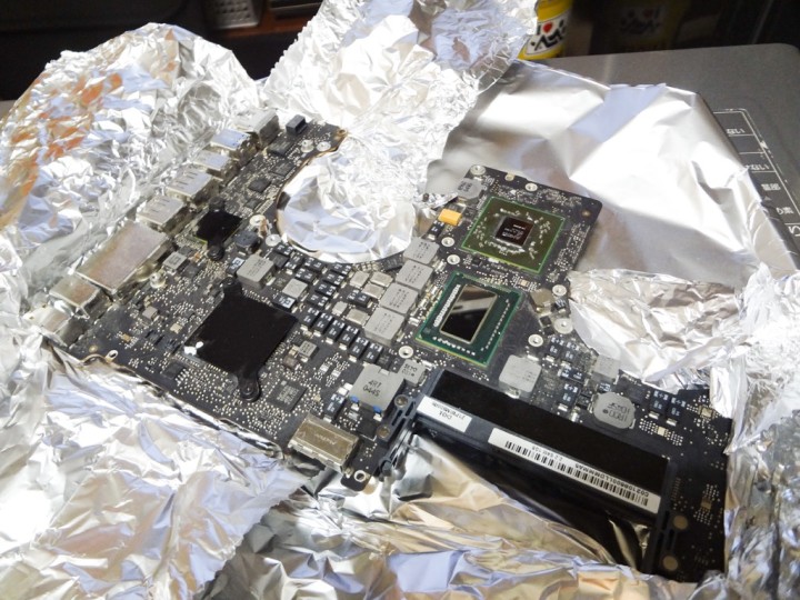 macbookpro-early2011-logic-board-malfunction-oven-heating-1DSC03937
