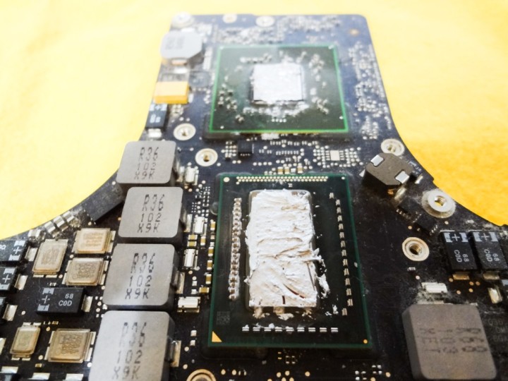 macbookpro-early2011-logic-board-malfunction-oven-heating-1DSC03939