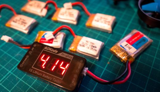 Tiny Whoopやるならコンパクトな1Sリポバッテリーチェッカーがあると便利だね！【AOKoda AOK-041】