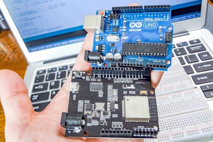 Arduino Uno形状でWi-Fi/Bluetoothが使える便利なESP32開発ボード！WeMos D1  R32(ESPDuino32)の基本的な使い方！ ぶらり＠web走り書き